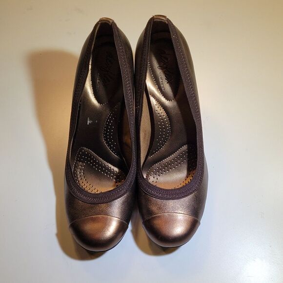 DEXFLEX BY DEXFLEX COMFORT ROUND TOE SLIP-ON HIGH HEEL PUMP SHOES - Picture 2 of 16